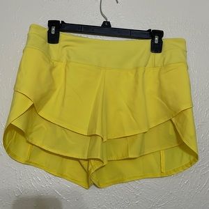Calia by Carrie NWT yellow shorts size medium with 3 in inseam